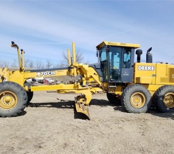 2002 John Deere 770CH