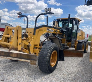 2013 John Deere 770GP