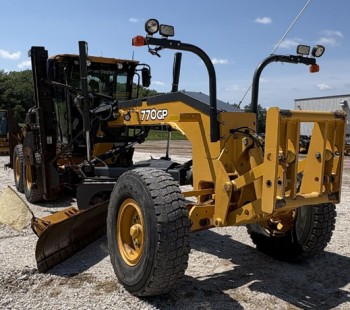 2015 John Deere 770GP