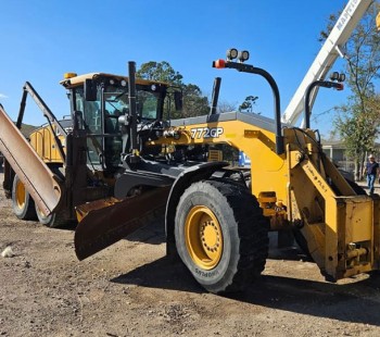 2014 John Deere 772GP