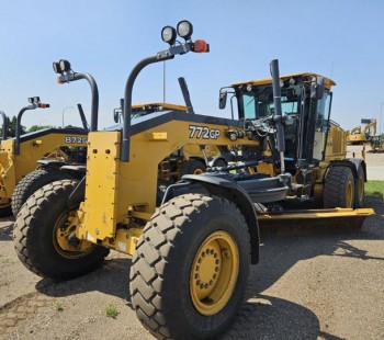 2013 John Deere 772GP