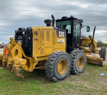 2016 Caterpillar 140M3