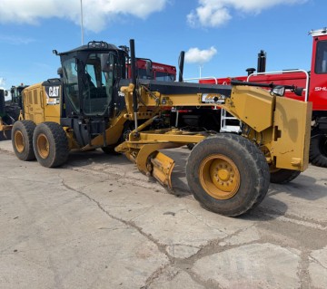2016 Caterpillar 140M3