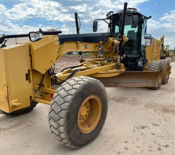 2016 Caterpillar 140M3